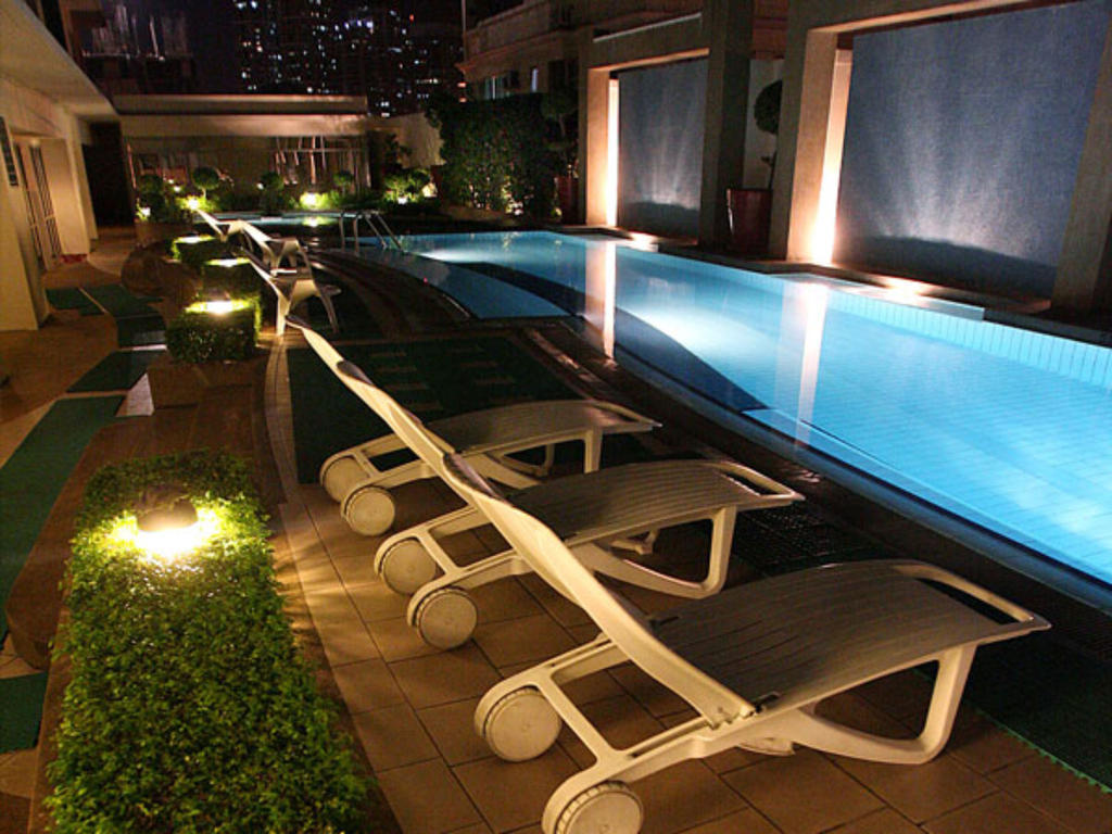 Astoria Plaza Hotel Pasig City Екстериор снимка