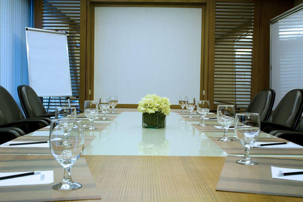 Astoria Plaza Hotel Pasig City Екстериор снимка